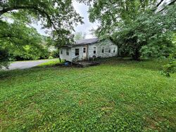 Pre-foreclosure in  Luwana Ln Knoxville, TN 37917
