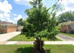 Pre-foreclosure in  Orchard St Des Plaines, IL 60018
