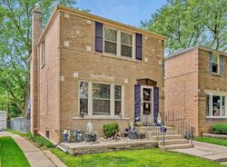 Pre-foreclosure in  Elm Ave Brookfield, IL 60513
