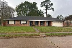 Pre-foreclosure in  Canterbury Dr Alexandria, LA 71303