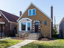 Pre-foreclosure in  S Rhodes Ave Chicago, IL 60628