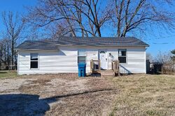 Pre-foreclosure in  Vreeland Rd Hillsboro, MO 63050
