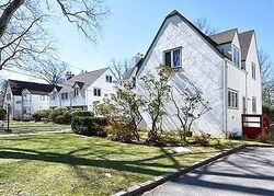 Pre-foreclosure in  Tain Dr Great Neck, NY 11021