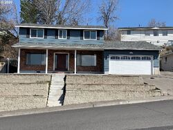 Pre-foreclosure in  SW Perkins Ave Pendleton, OR 97801