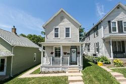 Pre-foreclosure in  Edison St Dubuque, IA 52001