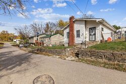 Pre-foreclosure in  Grove Rd Latonia, KY 41015