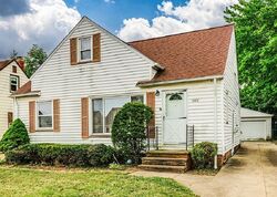 Pre-foreclosure in  Maple Leaf Dr Cleveland, OH 44125