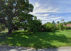 Pre-foreclosure in  Pine Valley Cir Naples, FL 34113