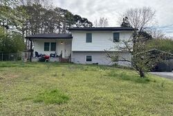 Pre-foreclosure in  Dockery St Se Cleveland, TN 37323