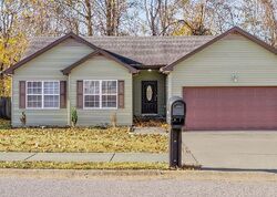 Pre-foreclosure in  Parkside Dr Clarksville, TN 37042