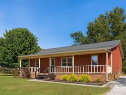 Pre-foreclosure in  Dixie Dr Hodges, SC 29653