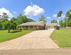 Pre-foreclosure in  Bluebird Ln Texarkana, TX 75501