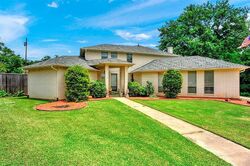 Pre-foreclosure in  Crescent Valley Cir Denison, TX 75020