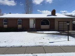 Pre-foreclosure in  S 285 E Sandy, UT 84070