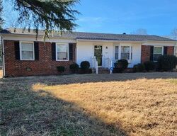 Pre-foreclosure in  Northbury Ave Richmond, VA 23231