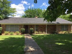  S Oak St, Van TX