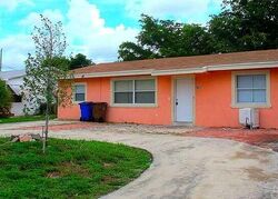 Pre-foreclosure in  SW 14th Ct Deerfield Beach, FL 33441