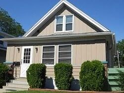 Pre-foreclosure in  S Oak Park Ct Milwaukee, WI 53214