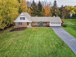  Bridgeboro Dr, Webster NY