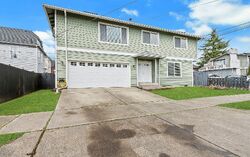 Pre-foreclosure in  S 8th St Tacoma, WA 98405