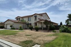 Pre-foreclosure in  Torrey Pines Cir Chowchilla, CA 93610