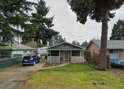 Pre-foreclosure in  SE 75th Ave Portland, OR 97206