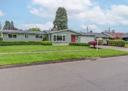 Pre-foreclosure in  Grovedale Dr Springfield, OR 97477