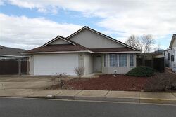 Pre-foreclosure in  Looking Glass Way Central Point, OR 97502