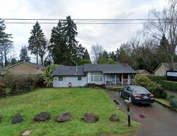 Pre-foreclosure in  SE Kay St Portland, OR 97267