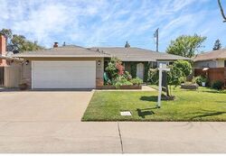 Pre-foreclosure in  Corbin Ln Lodi, CA 95242