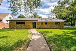  Waggoner Dr, Arlington TX