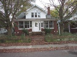 Pre-foreclosure in  W Armstrong Ave Peoria, IL 61606