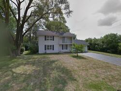 Pre-foreclosure in  Arrowhead Dr Wheaton, IL 60189