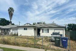 Pre-foreclosure in  E Kaviland Ave Fresno, CA 93706
