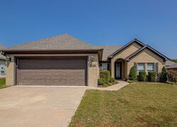 Pre-foreclosure in  White Oak Cir Benton, AR 72019