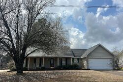 Pre-foreclosure in  Diamondhead Ln Northport, AL 35473