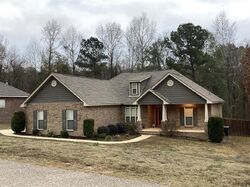 Pre-foreclosure in  Woodhaven Ln Wetumpka, AL 36093