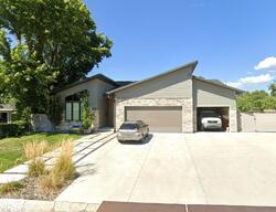 Pre-foreclosure in  E Winward Dr Salt Lake City, UT 84117