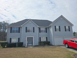 Pre-foreclosure in  Carriage Trace Cir Stone Mountain, GA 30087