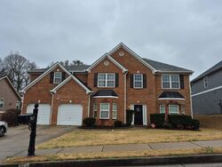Pre-foreclosure in  Hawks Nest Trl Lithia Springs, GA 30122