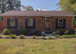 Pre-foreclosure in  Concord Dr Newburgh, IN 47630