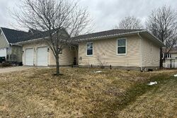 Pre-foreclosure in  29th Ave Marion, IA 52302