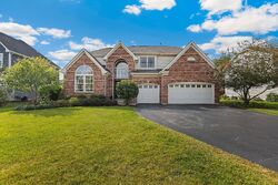 Pre-foreclosure in  Schrader Ln North Aurora, IL 60542