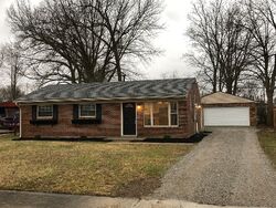 Pre-foreclosure in  Prairie Dr Louisville, KY 40229
