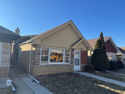 Pre-foreclosure in  S 52nd Ct Cicero, IL 60804