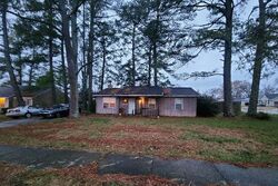 Pre-foreclosure in  Mariellen Rd Sw Huntsville, AL 35803