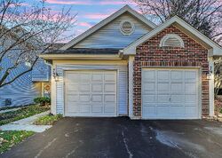 Pre-foreclosure in  N Shady Oaks Dr Elgin, IL 60120