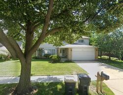 Pre-foreclosure in  N Carriageway Dr Arlington Heights, IL 60004