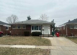 Pre-foreclosure in  Willowby Ave Eastpointe, MI 48021