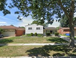 Pre-foreclosure in  Newport Dr Warren, MI 48088